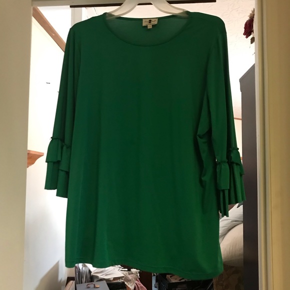 Tops - Green dainty jewells layering shirt